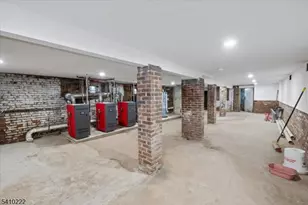 164 Parker St, Newark, NJ 07104 - Photo 29