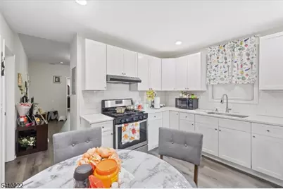 164 Parker St, Newark, NJ 07104 - Photo 11