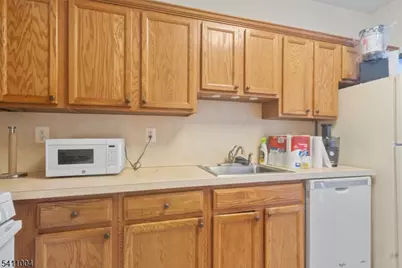 137 Stratford Dr, Nutley, NJ 07110 - Photo 7