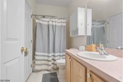 137 Stratford Dr, Nutley, NJ 07110 - Photo 11