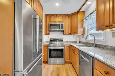 239 Fox Hill Rd, Parsippany, NJ 07834 - Photo 7