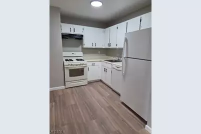 645 Cricket Lane, Woodbridge Township, NJ 07095 - Photo 5