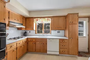 25 Madison Ave, Rochelle Park Township, NJ 07662 - Photo 9