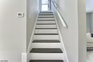 401 Burroughs Terrace, Union Township, NJ 07083 - Photo 19