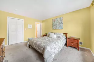 42 Vernon Ct, Waldwick, NJ 07463 - Photo 11