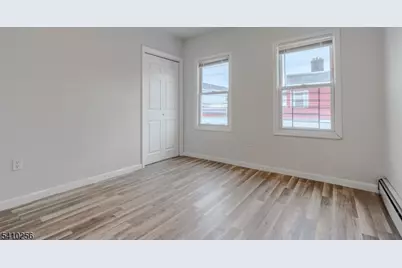 562 S 18th St, Newark, NJ 07103 - Photo 15