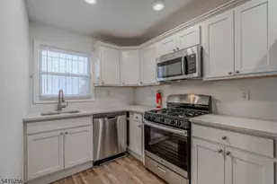 562 S 18th St, Newark, NJ 07103 - Photo 5