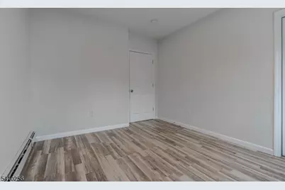 562 S 18th St, Newark, NJ 07103 - Photo 9