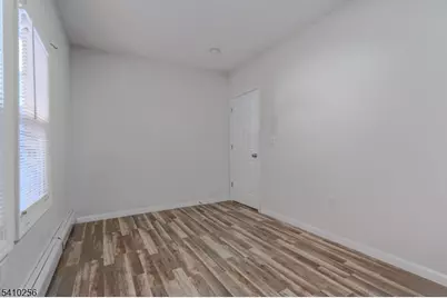 562 S 18th St, Newark, NJ 07103 - Photo 13