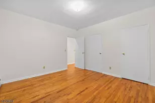 239 Crescent Ln, Cliffside Park, NJ 07010 - Photo 9