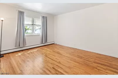 239 Crescent Ln #8, Cliffside Park, NJ 07010 - Photo 5