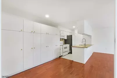 25 Steeplechase Ct, Franklin Township, NJ 08873 - Photo 5