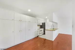 25 Steeplechase Ct, Franklin Township, NJ 08873 - Photo 5