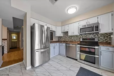 36 Cherrywood Dr, Franklin Township, NJ 08873 - Photo 9