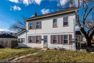 5 Park Square, Lopatcong Township, NJ 08865 - Photo 1