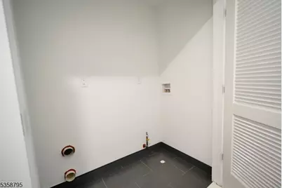 728 Seaport Dr, Elizabeth, NJ 07201 - Photo 13