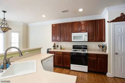 112 Wallace Ct, Green Brook Township, NJ 08812 - Photo 9