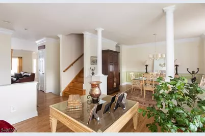 112 Wallace Ct, Green Brook Township, NJ 08812 - Photo 3