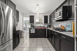 27 Viewpoint Rd, Wayne, NJ 07470 - Photo 9