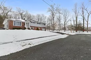 27 Viewpoint Rd, Wayne, NJ 07470 - Photo 3
