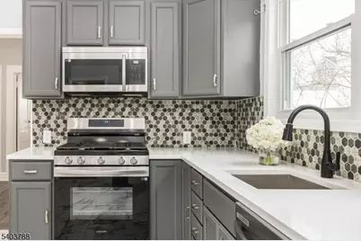 17 Boyden Pkwy, Maplewood, NJ 07040 - Photo 9