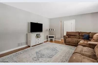 305 Raymond Ct, Bridgewater Twp., NJ 08807 - Photo 17