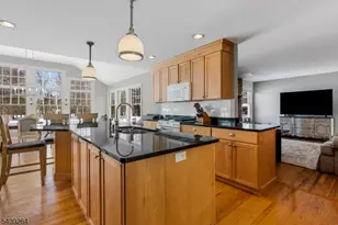 305 Raymond Ct, Bridgewater Twp., NJ 08807 - Photo 5