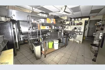 384 Totowa Rd, Totowa, NJ 07512 - Photo 9