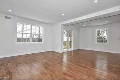 18 Governor Haines St, Hamburg, NJ 07419 - Photo 7