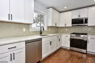 18 Governor Haines St, Hamburg, NJ 07419 - Photo 11