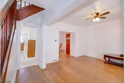 215 Victory St, Roselle, NJ 07203 - Photo 9