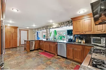 328 Hillside Ave, Livingston, NJ 07039 - Photo 11