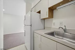 504 Clark Cir, Raritan Township, NJ 08822 - Photo 7