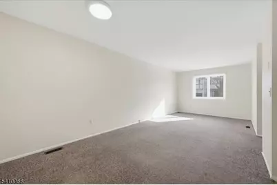 504 Clark Circle, Raritan Township, NJ 08822 - Photo 3