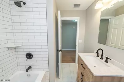 22 Washington St, Clark Township, NJ 07066 - Photo 9