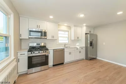 22 Washington St, Clark Township, NJ 07066 - Photo 5