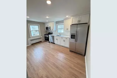 22 Washington St, Clark Township, NJ 07066 - Photo 3