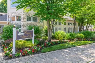 301 Kensington Ln, Livingston Twp., NJ 07039 - Photo 21