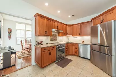 301 Kensington Ln, Livingston Twp., NJ 07039 - Photo 3