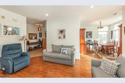 301 Kensington Ln, Livingston Twp., NJ 07039 - Photo 9