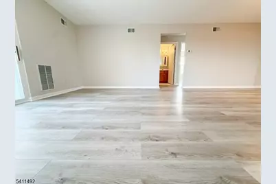 97 Crestview Ln, Mount Arlington, NJ 07856 - Photo 5