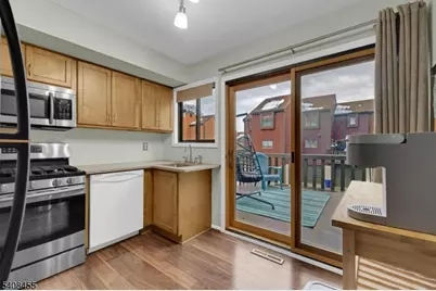 95 Wimbledon Sq, Washington Township, NJ 07853 - Photo 9