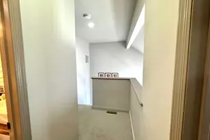 8 Dogwood Cir, Raritan Township, NJ 08822 - Photo 11