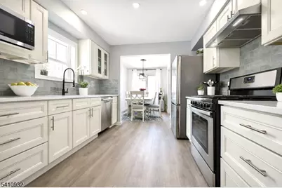 8 Dogwood Cir #8, Raritan Township, NJ 08822 - Photo 5