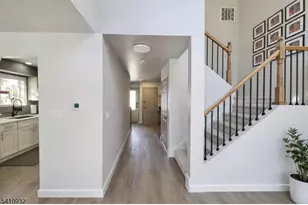 8 Dogwood Cir, Raritan Township, NJ 08822 - Photo 9