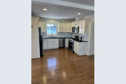 70 Suters Ln, Wayne, NJ 07470 - Photo 5