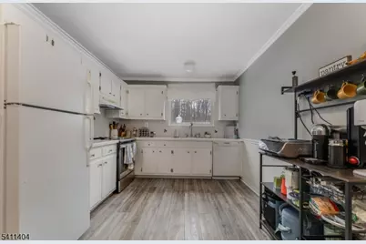 579 Dell Pl #79, Stanhope, NJ 07874 - Photo 9