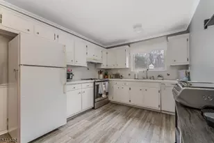 579 Dell Pl, Stanhope, NJ 07874 - Photo 7