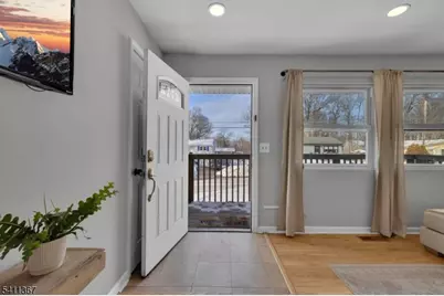 142 Barry Dr N, Vernon, NJ 07422 - Photo 5