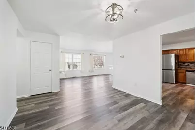 246 Matthews Dr #246, Newark, NJ 07103 - Photo 15